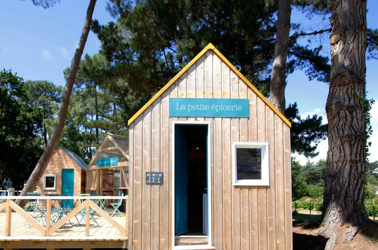 ** Campsite Tiny House Et Tentes En Coton Dans La Pinede Hotel Erquy France